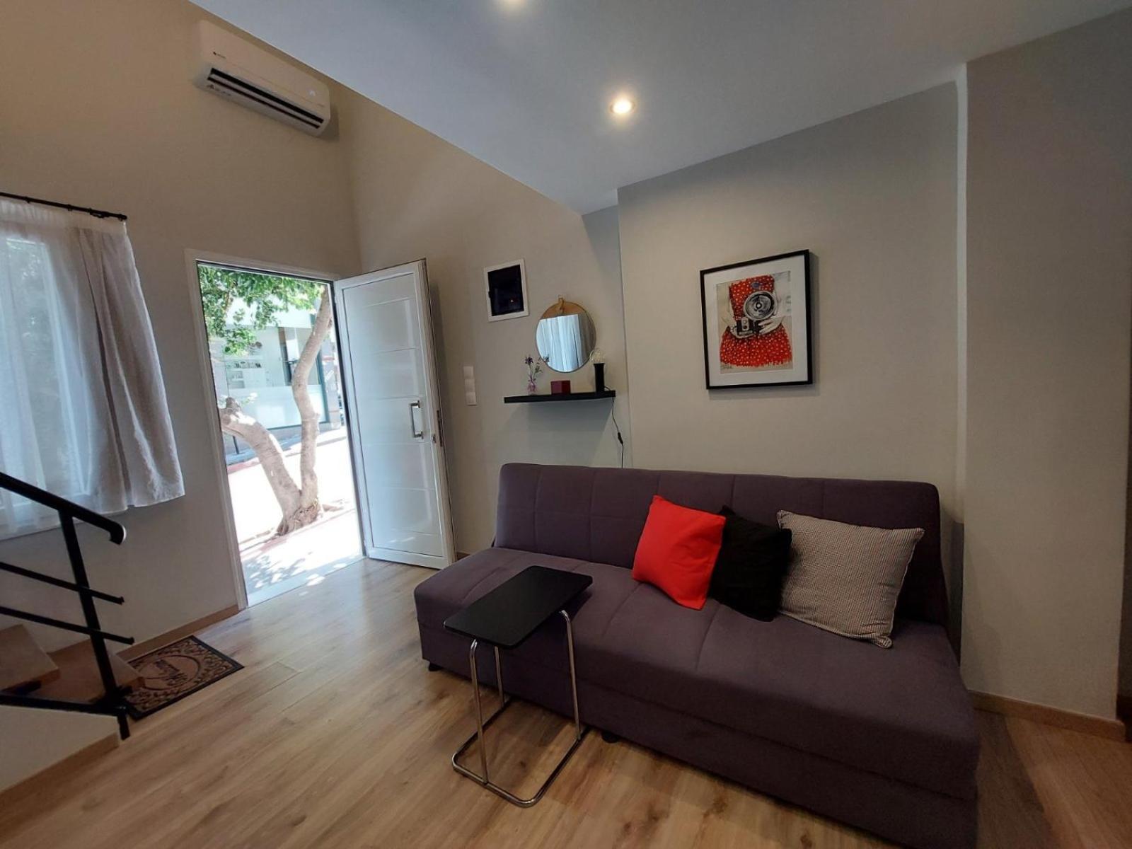 Urban Minimalistic Maisonette! *